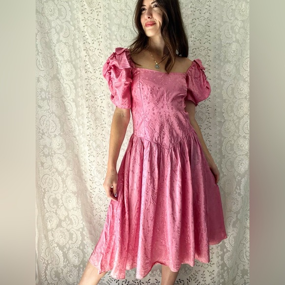 Vintage Dresses & Skirts - Vintage Pink Puff Sleeve Floral Jacquard Midi Dress Size 9/10 Made in USA